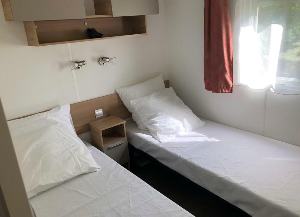 Mobil Home Proche Du Plan D'Eau D'Амбрюн Екстериор снимка